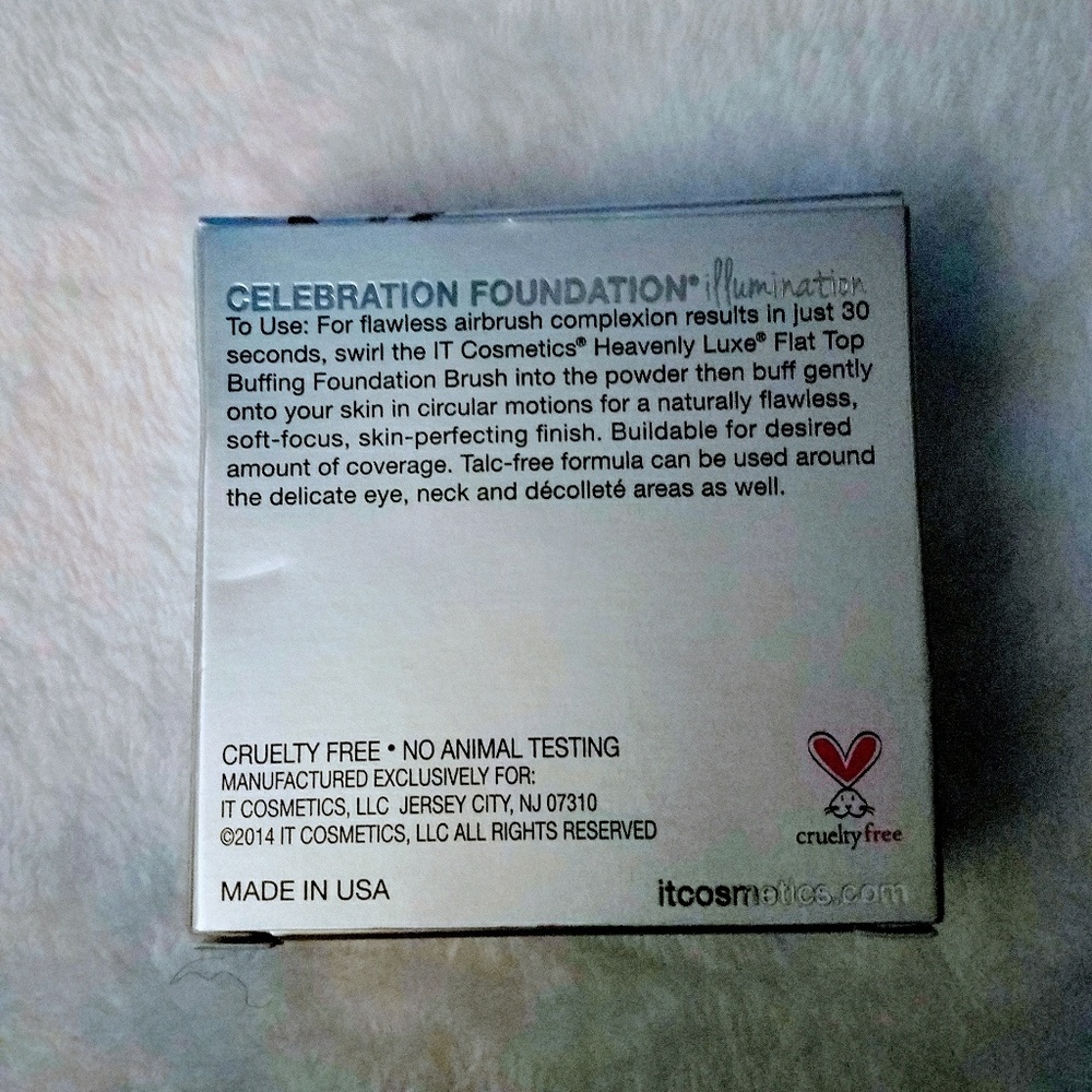 It Cosmetics Celebration Foundation Illumination - Picture 2 of 5